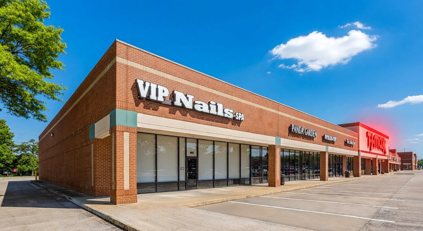 VIP Nails & SPA daytime storefront on Hwy 6